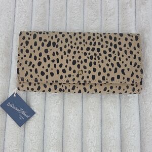 Universal Thread Spotted Tan and Black Clutch